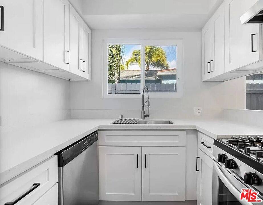 Apartment for rent at 1813 9th St, Santa Monica, CA 90404