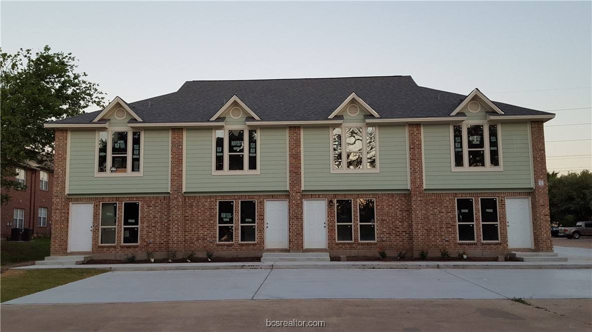 Townhouse for rent at 903 Balcones Dr #9033B, College Station, TX 77845