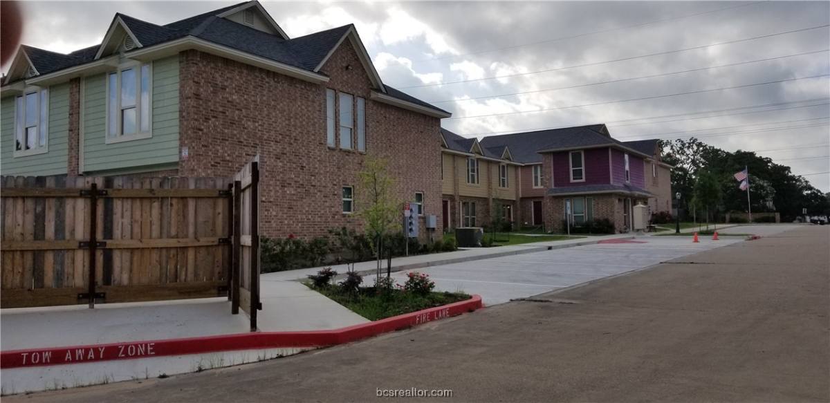 Townhouse for rent at 903 Balcones Dr #9033B, College Station, TX 77845