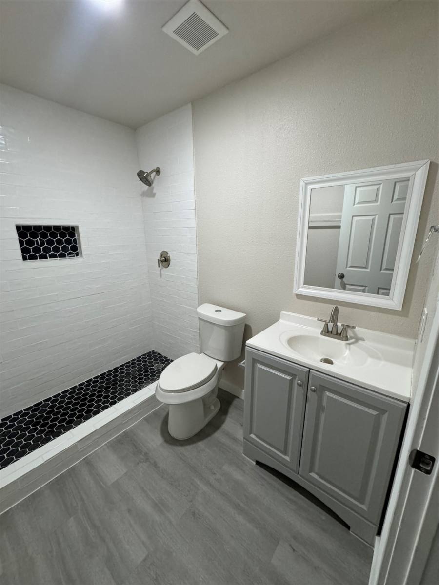 Apartment for rent at 10609 Murr Way, Houston, TX 77048