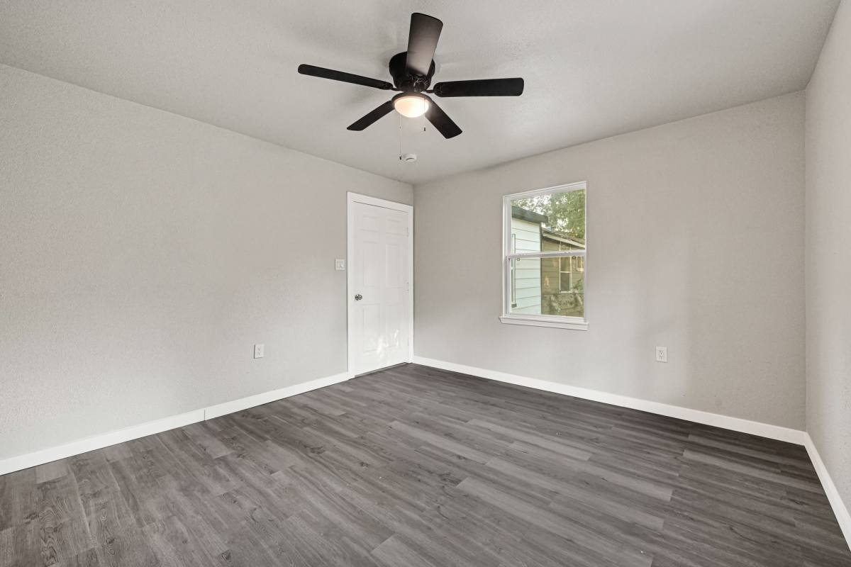 Apartment for rent at 10609 Murr Way, Houston, TX 77048