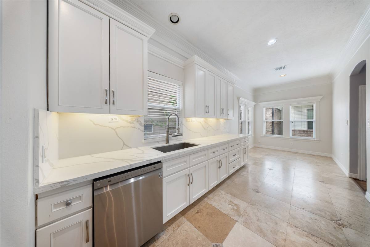 Apartment for rent at 4216 Eli St, Houston, TX 77007