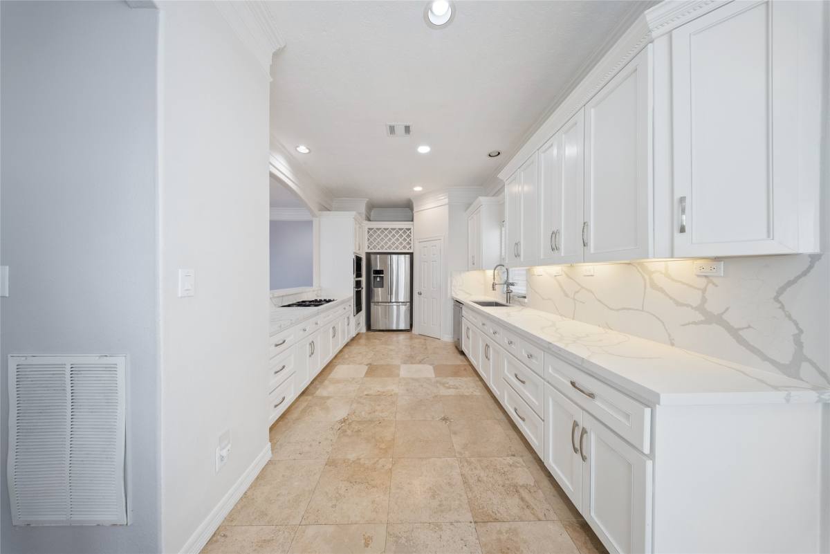 Apartment for rent at 4216 Eli St, Houston, TX 77007