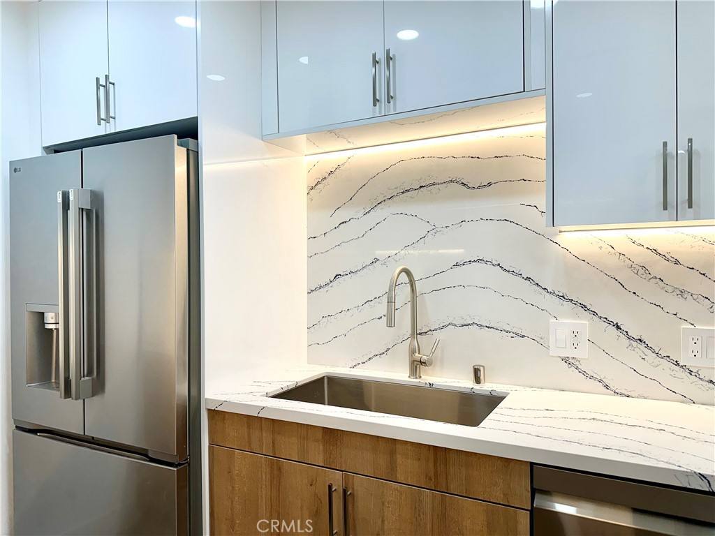 Apartment for rent at 301 Ashland Ave #301-2, Santa Monica, CA 90405