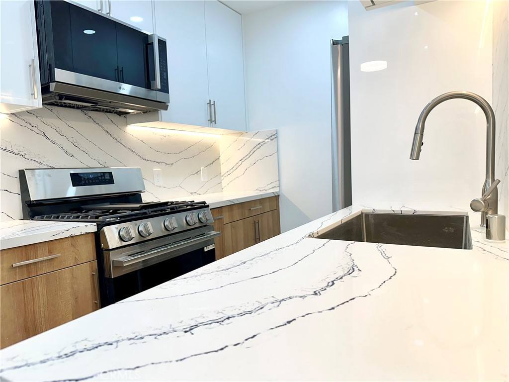 Apartment for rent at 301 Ashland Ave #301-2, Santa Monica, CA 90405