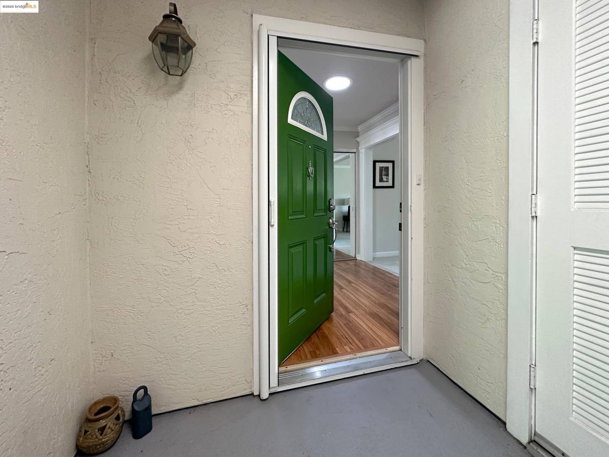 Condo for rent at 1910 Skycrest Dr #5, Walnut Creek, CA 94595