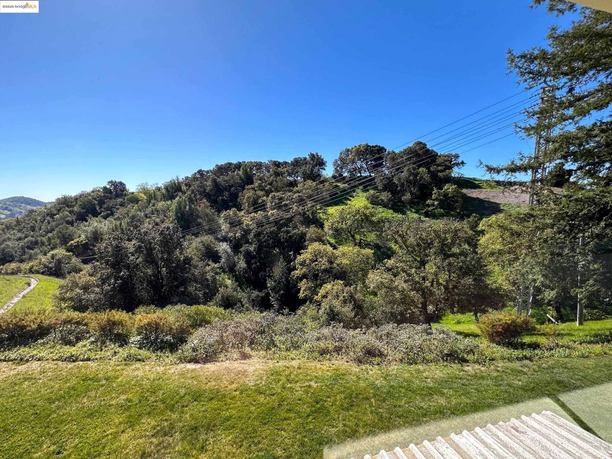 Condo for rent at 1910 Skycrest Dr #5, Walnut Creek, CA 94595