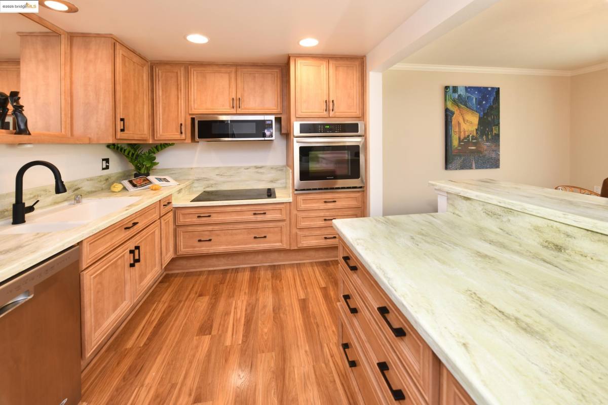 Condo for rent at 1910 Skycrest Dr #5, Walnut Creek, CA 94595