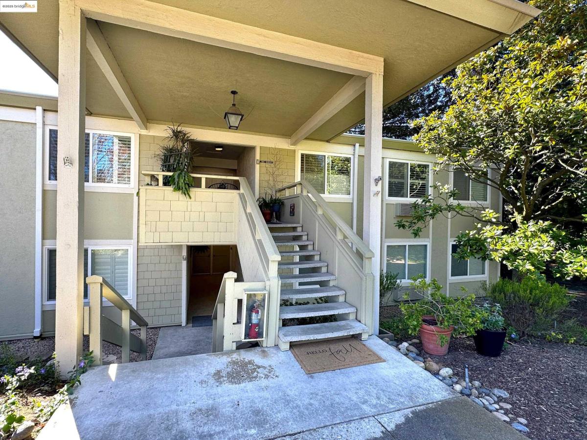Condo for rent at 1910 Skycrest Dr #5, Walnut Creek, CA 94595