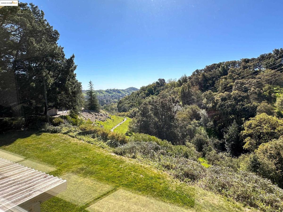 Condo for rent at 1910 Skycrest Dr #5, Walnut Creek, CA 94595