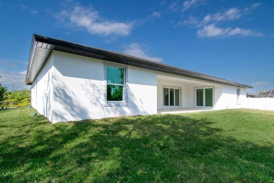 Apartment for rent at 10654 Washington Rd, Port Charlotte, FL 33981