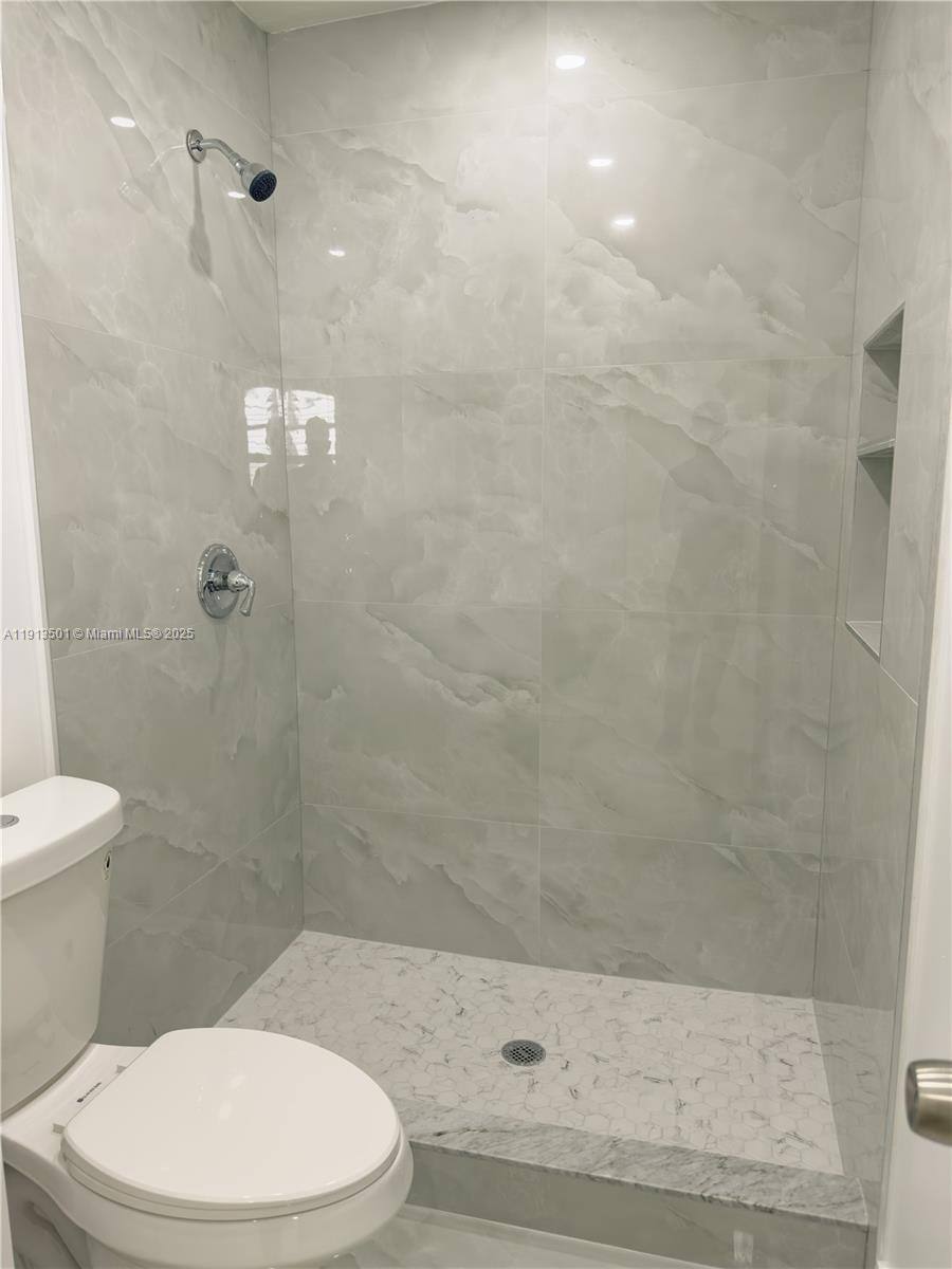 Apartment for rent at 467 SE 3rd St #467-1, Hialeah, FL 33010