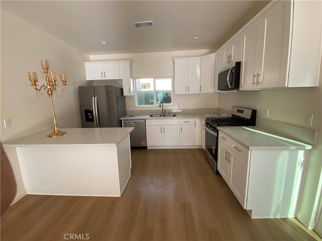 Apartment for rent at 18543 Ingomar St, Reseda, CA 91335