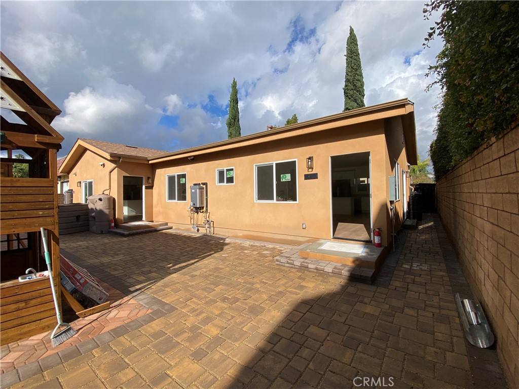 Apartment for rent at 18543 Ingomar St, Reseda, CA 91335