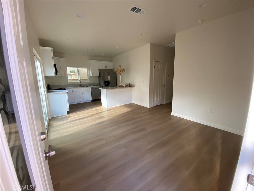 Apartment for rent at 18543 Ingomar St, Reseda, CA 91335
