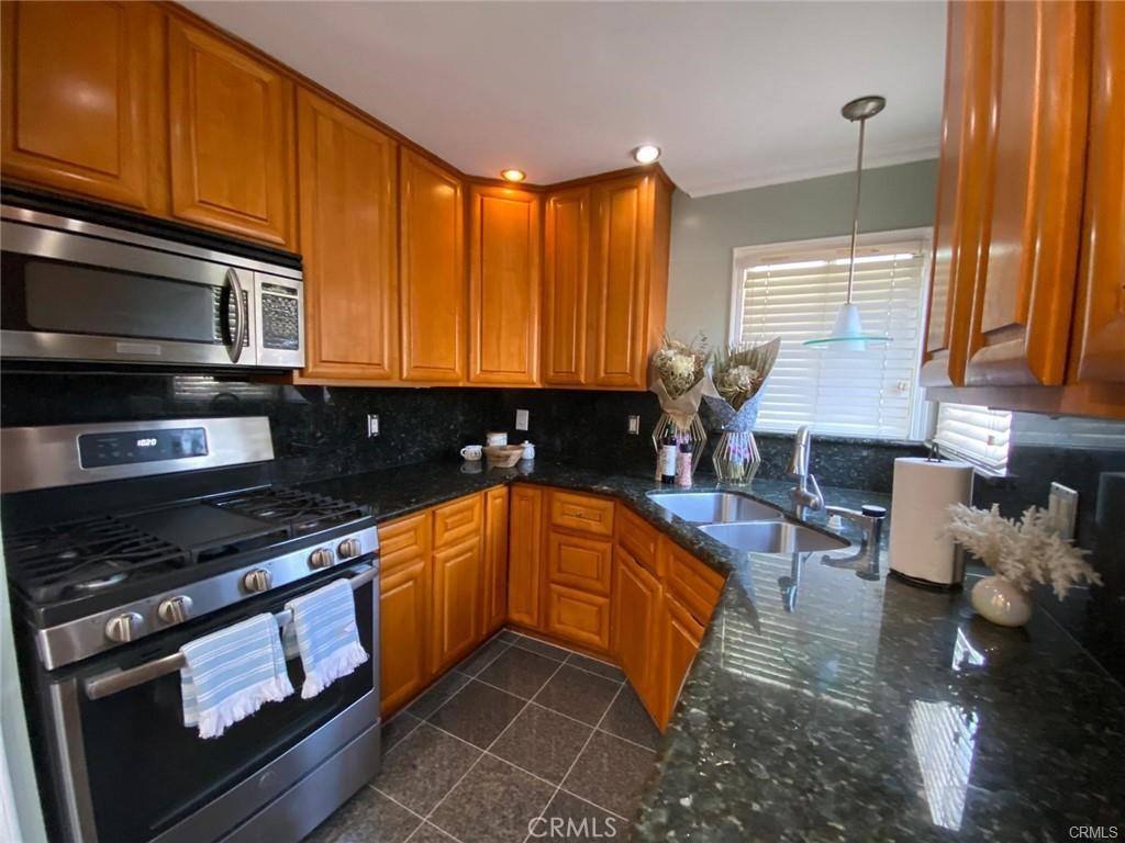 Apartment for rent at 2702 99th Ave, Oakland, CA 94605