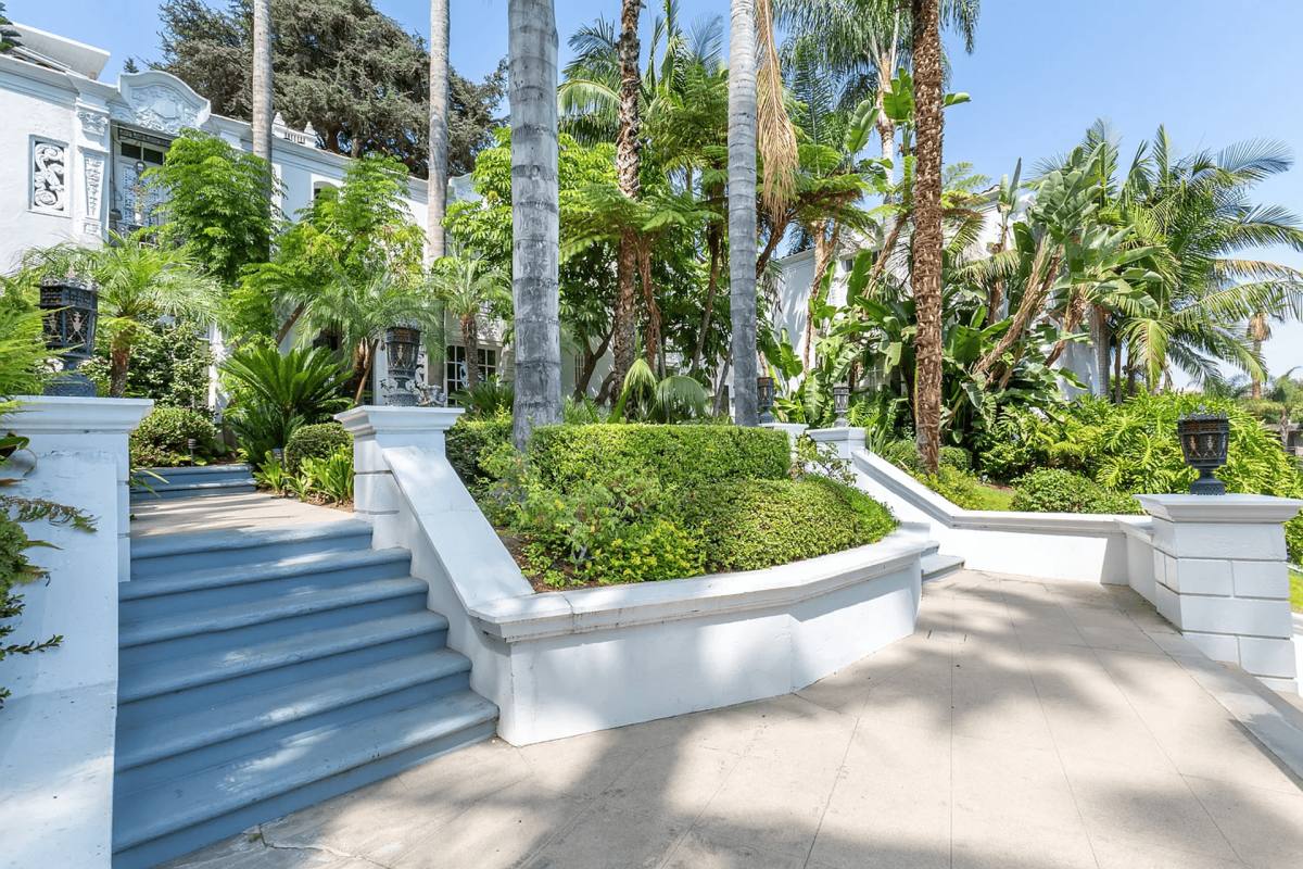 Apartment for rent at 8491 Fountain Ave, West Hollywood, CA 90069