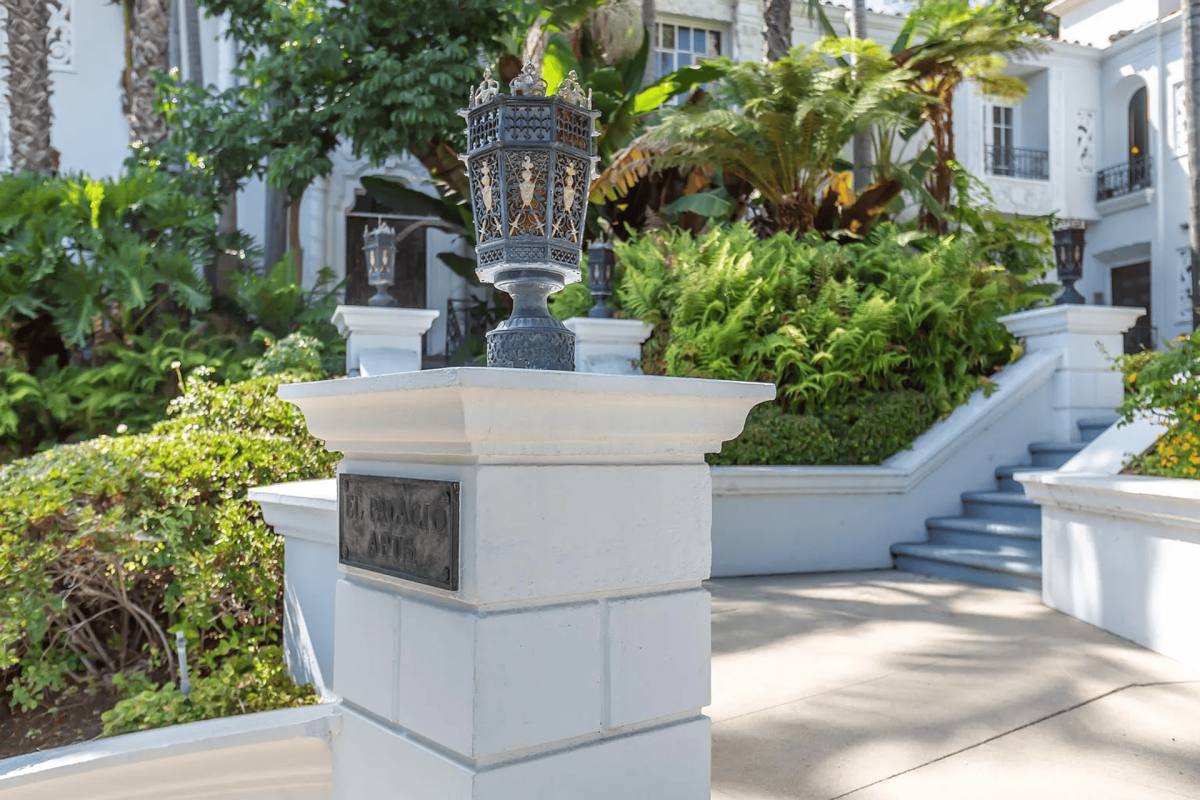 Apartment for rent at 8491 Fountain Ave, West Hollywood, CA 90069