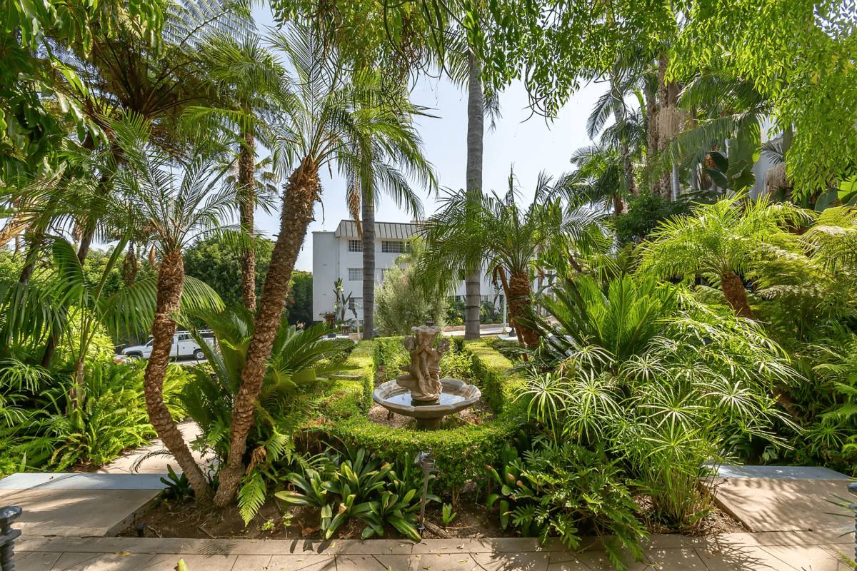 Apartment for rent at 8491 Fountain Ave, West Hollywood, CA 90069
