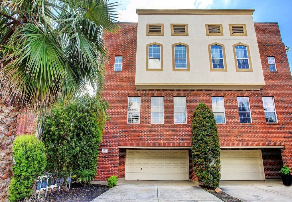 Apartment for rent at 923 Birdsall St #923, Houston, TX 77007
