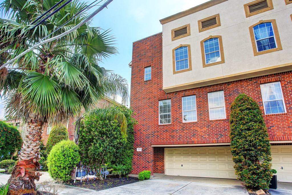 Apartment for rent at 923 Birdsall St #923, Houston, TX 77007