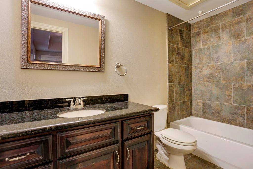 Apartment for rent at 923 Birdsall St #923, Houston, TX 77007