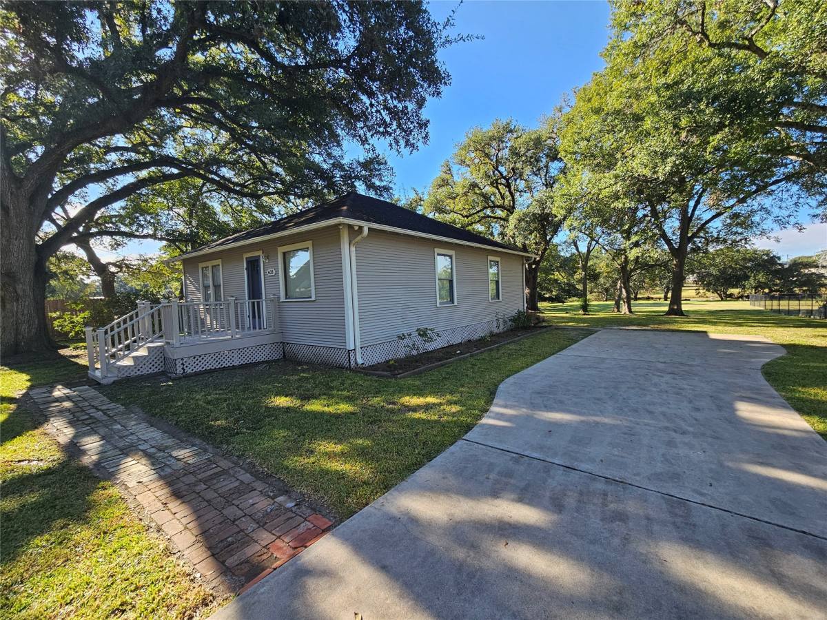 Apartment for rent at 603 Landrum #603, League City, TX 77573