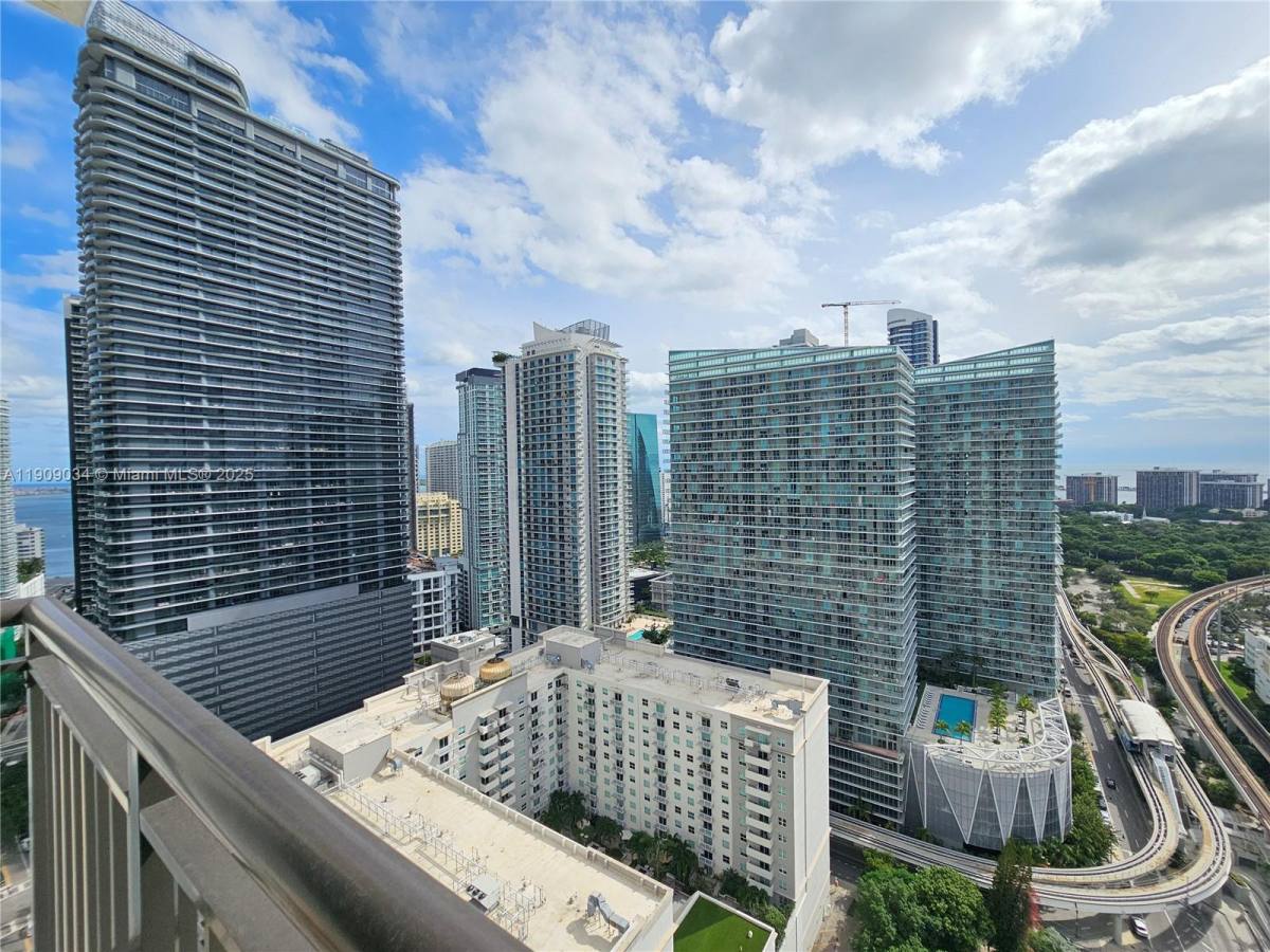 Apartment for rent at 999 SW 1st Ave #3004, Miami, FL 33130