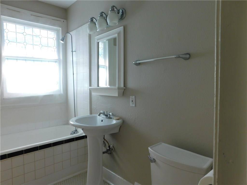 Apartment for rent at 826 N Bishop Ave #826-4, Dallas, TX 75208