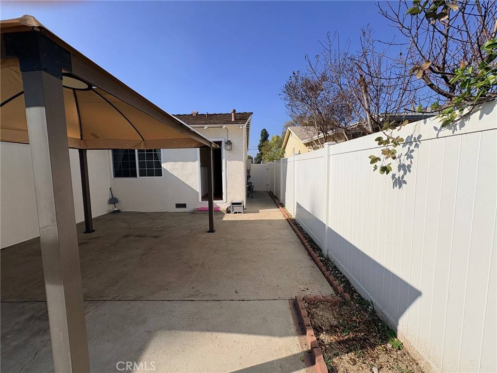 Apartment for rent at 7502 Balcom Ave, Reseda, CA 91335