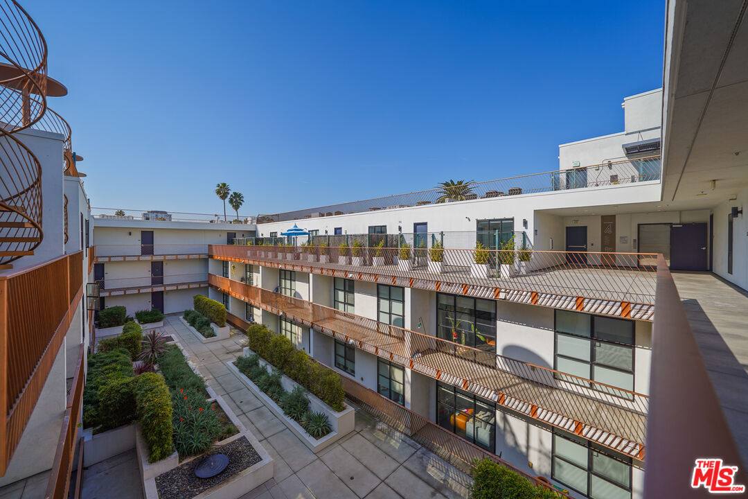 Apartment for rent at 5800 Harold Way #410, Los Angeles, CA 90028