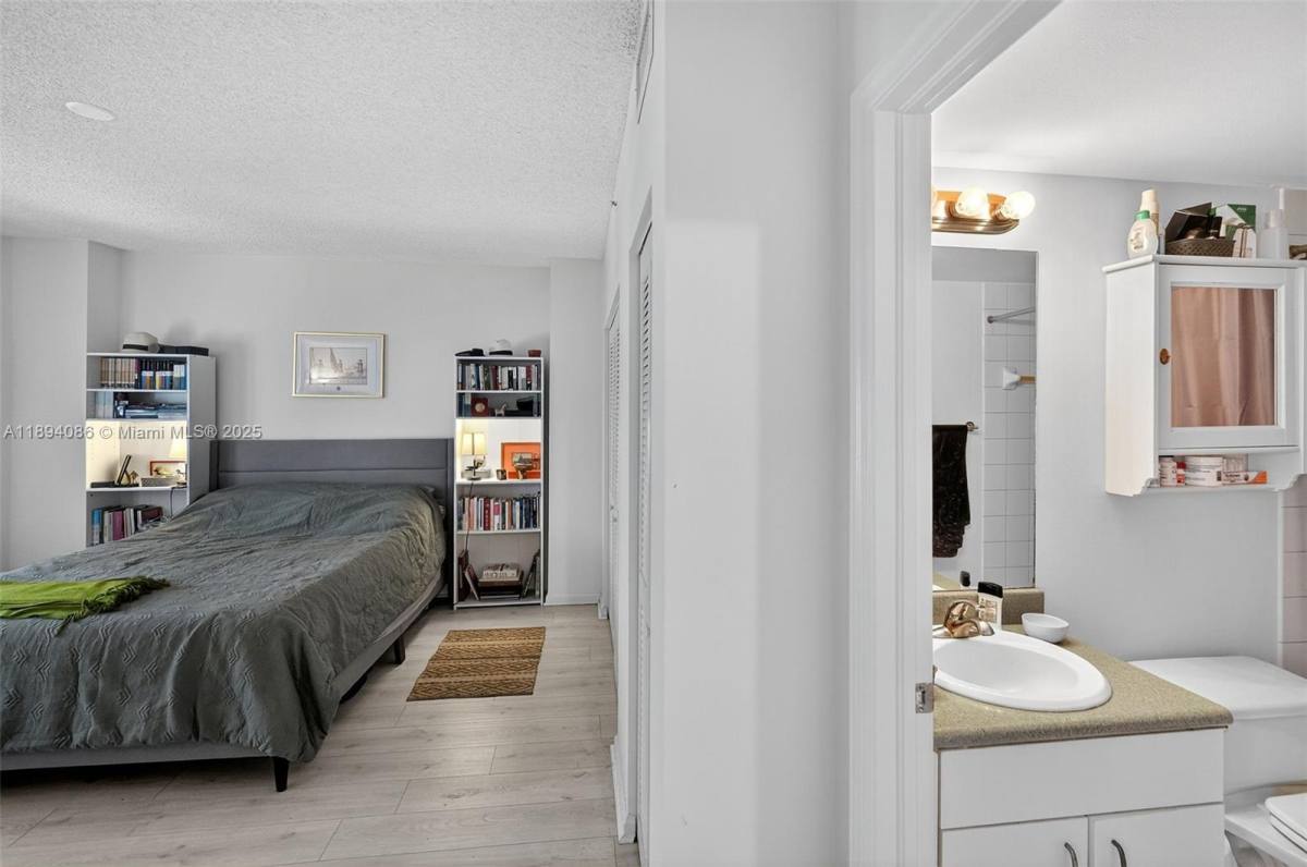 Apartment for rent at 701 Brickell Key Blvd #1108, Miami, FL 33131