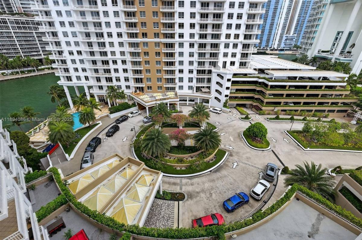 Apartment for rent at 701 Brickell Key Blvd #1108, Miami, FL 33131