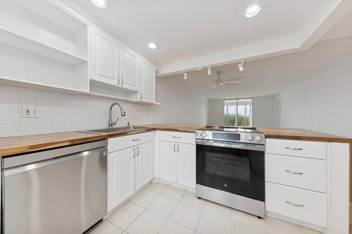 Apartment for rent at 6161 NW 2nd Ave #420, Boca Raton, FL 33487
