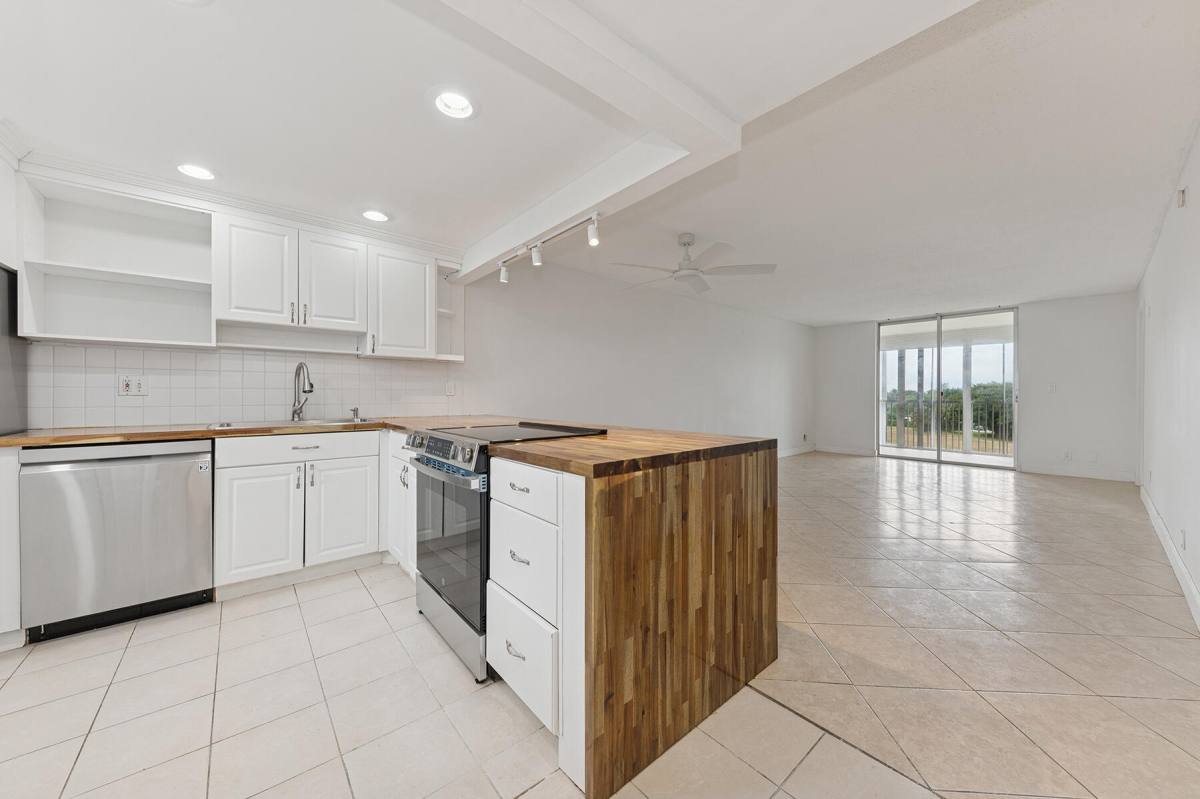 Apartment for rent at 6161 NW 2nd Ave #420, Boca Raton, FL 33487