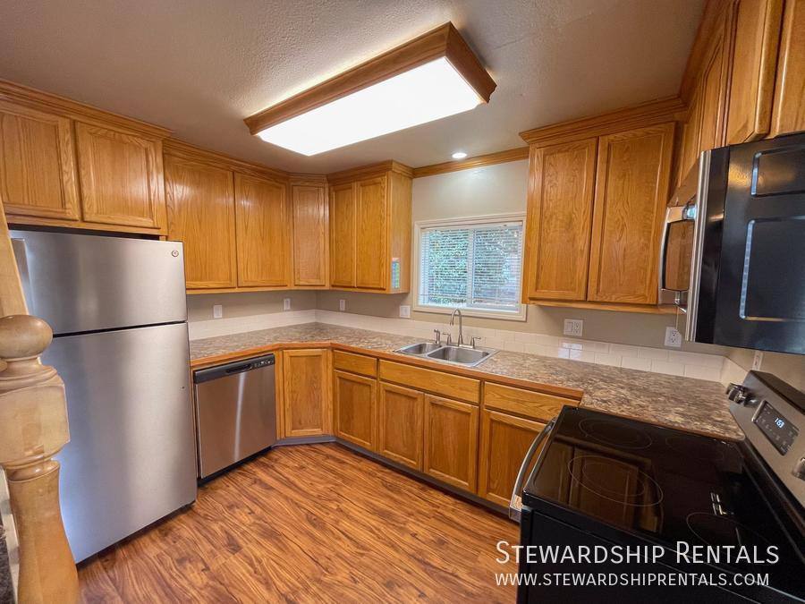 House for rent at 1472 E 19th Ave, Eugene, OR 97403