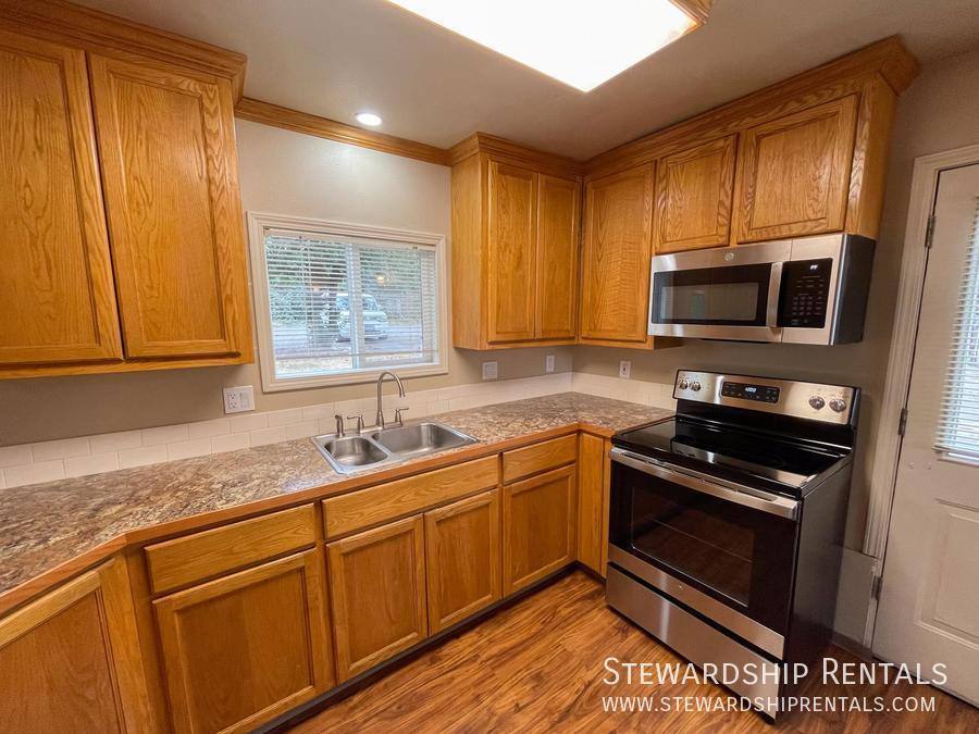 House for rent at 1472 E 19th Ave, Eugene, OR 97403