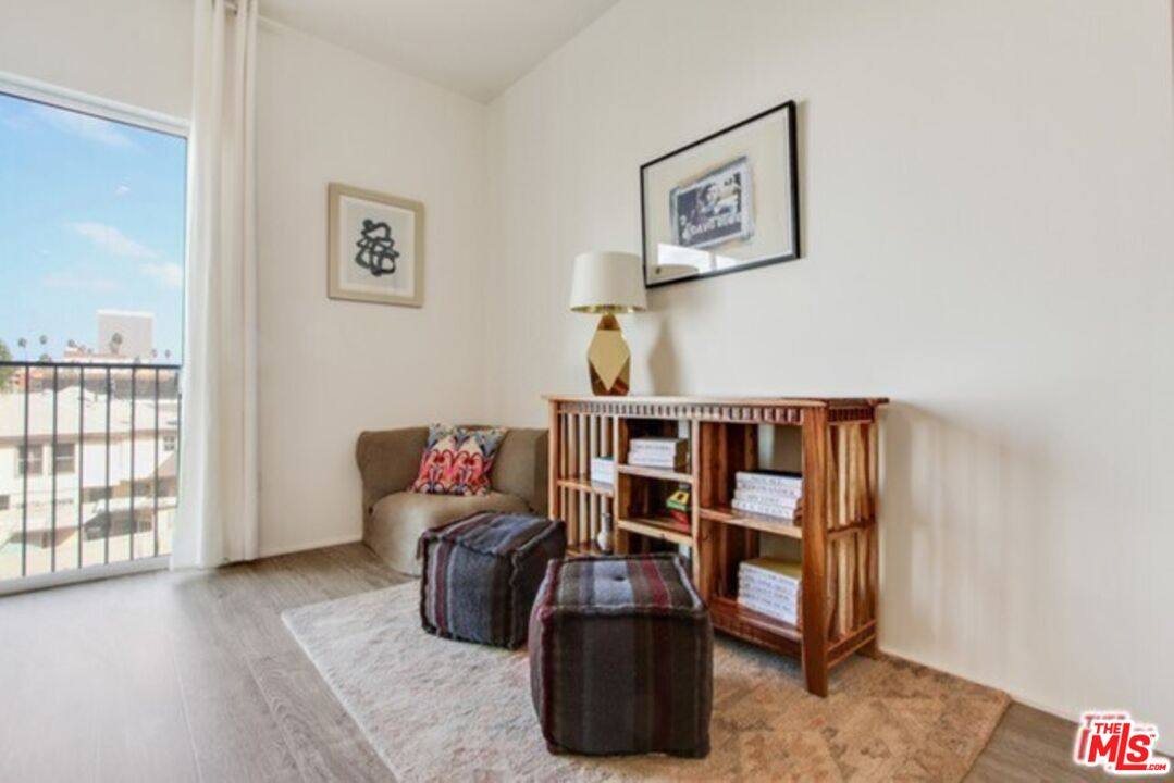 Apartment for rent at 1038 S Mariposa Ave #101, Los Angeles, CA 90006