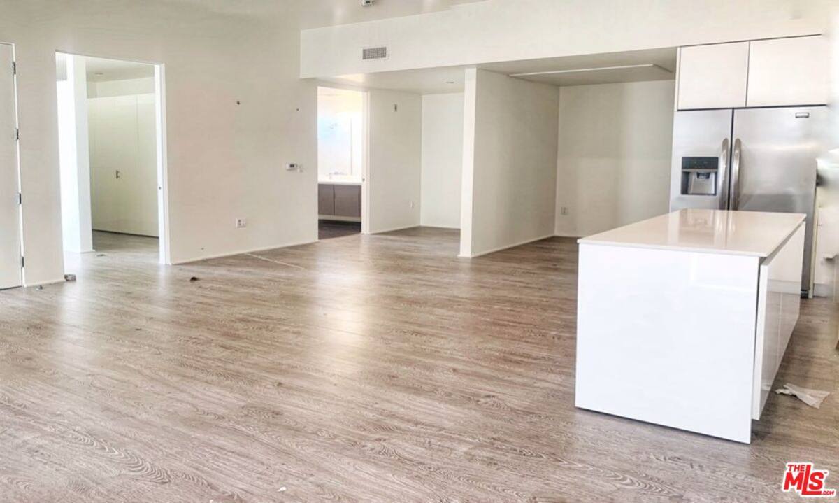 Apartment for rent at 1038 S Mariposa Ave #101, Los Angeles, CA 90006