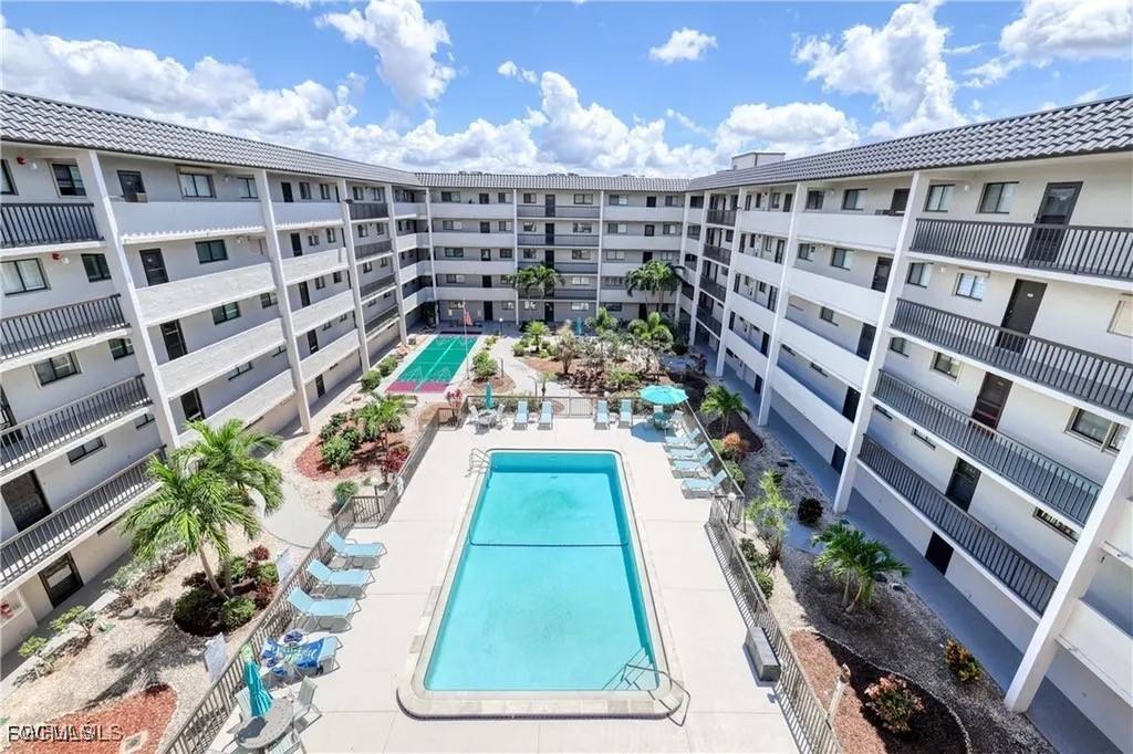 Apartment for rent at 2121 Collier Ave #311, Fort Myers, FL 33901