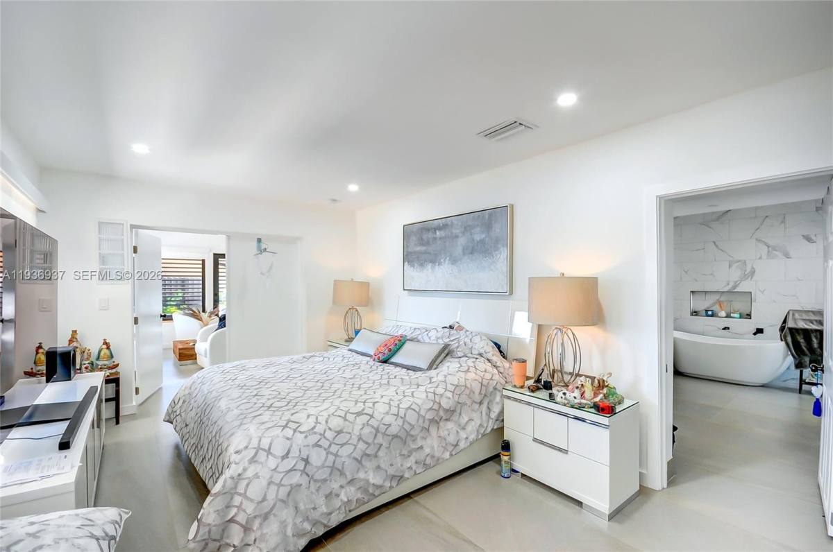 Apartment for rent at 1511 NW 87th Way, Hollywood, FL 33024