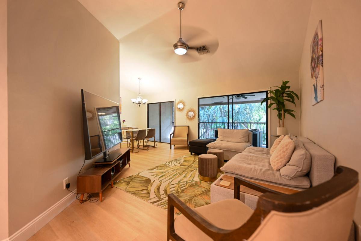 Townhouse for rent at 5740 Coach House Circle #5740F, Boca Raton, FL 33486