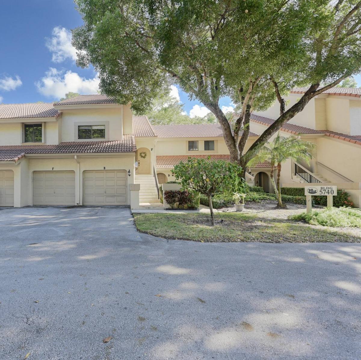 Townhouse for rent at 5740 Coach House Circle #5740F, Boca Raton, FL 33486