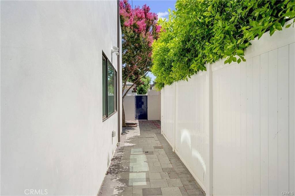 Apartment for rent at 13908 Collins St, Van Nuys, CA 91401