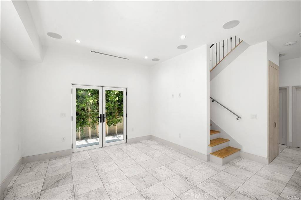 Apartment for rent at 13908 Collins St, Van Nuys, CA 91401