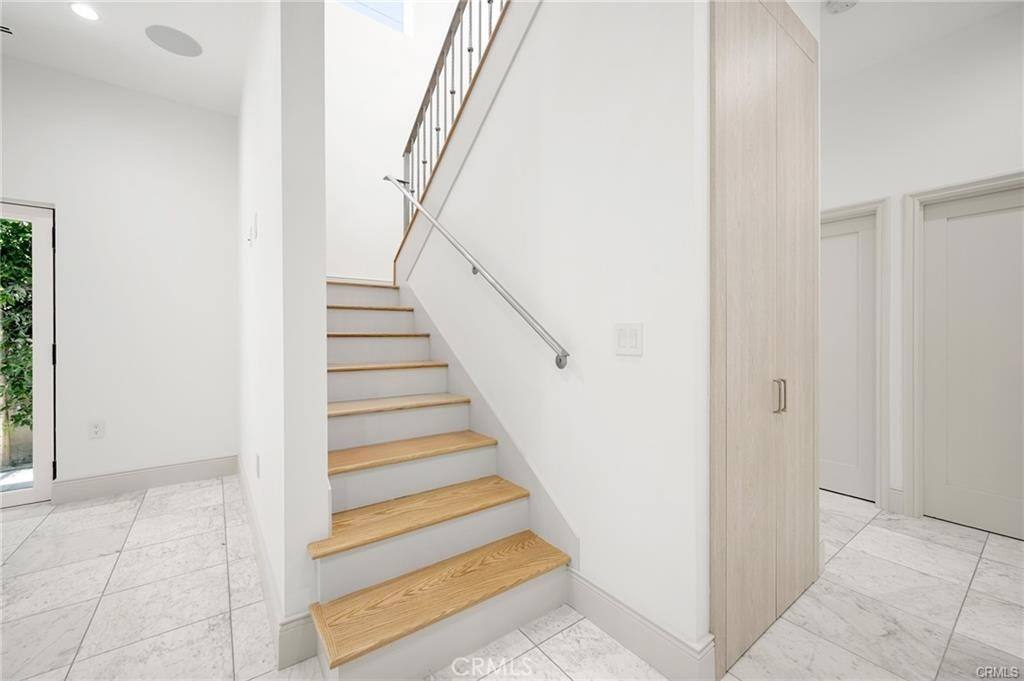 Apartment for rent at 13908 Collins St, Van Nuys, CA 91401