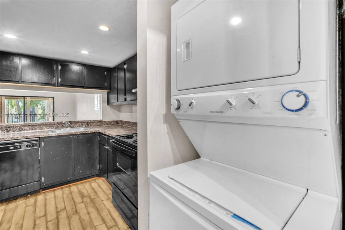Apartment for rent at 6575 W Oakland Park Blvd #218, Fort Lauderdale, FL 33313