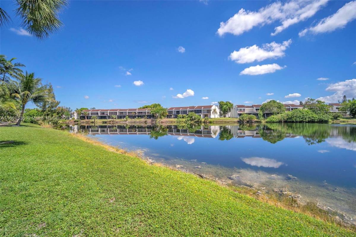 Apartment for rent at 6575 W Oakland Park Blvd #218, Fort Lauderdale, FL 33313