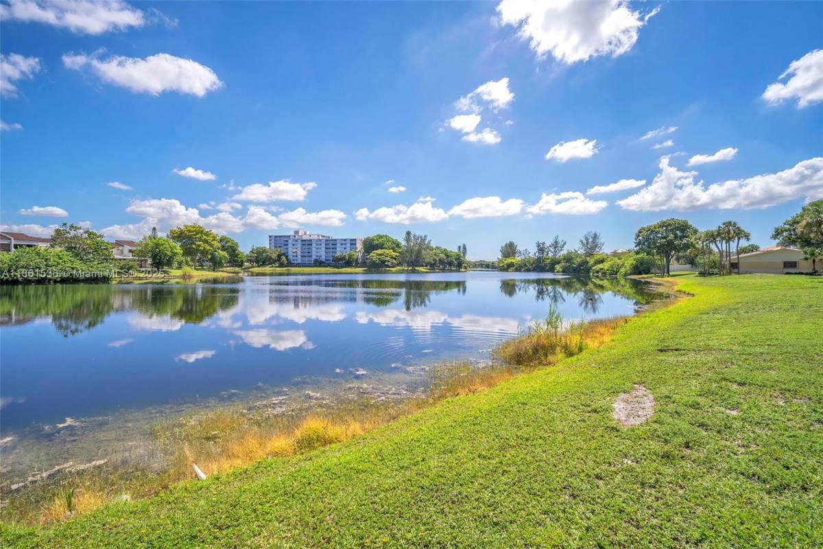 Apartment for rent at 6575 W Oakland Park Blvd #218, Fort Lauderdale, FL 33313