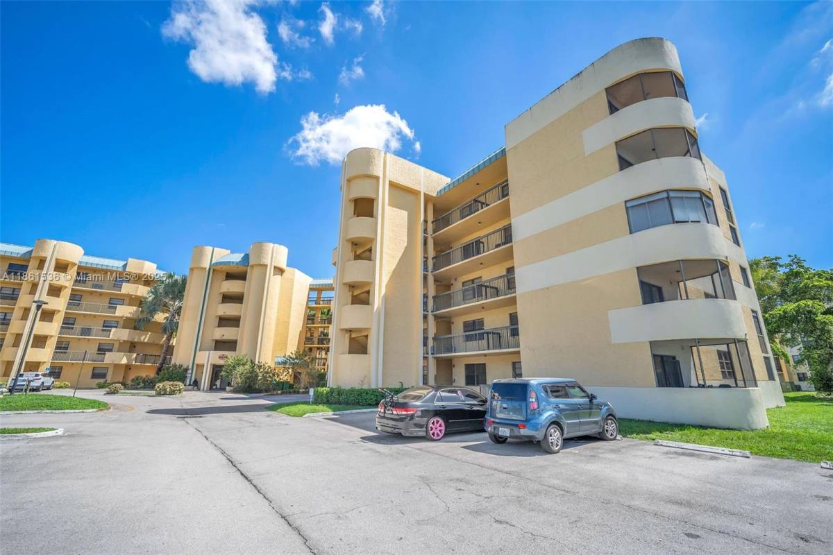 Apartment for rent at 6575 W Oakland Park Blvd #218, Fort Lauderdale, FL 33313
